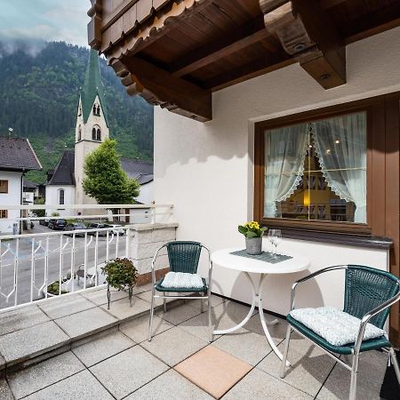 Апартаменты Haus Eberharter Майрхофен Экстерьер фото